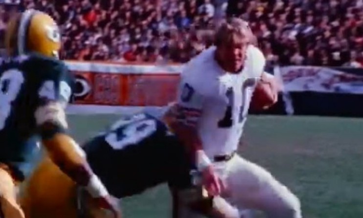 Bobby Douglass quarterback for the Chicago Bears running without his helmet