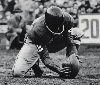 Charlie Conerly holding for a placekick with the New York Giants