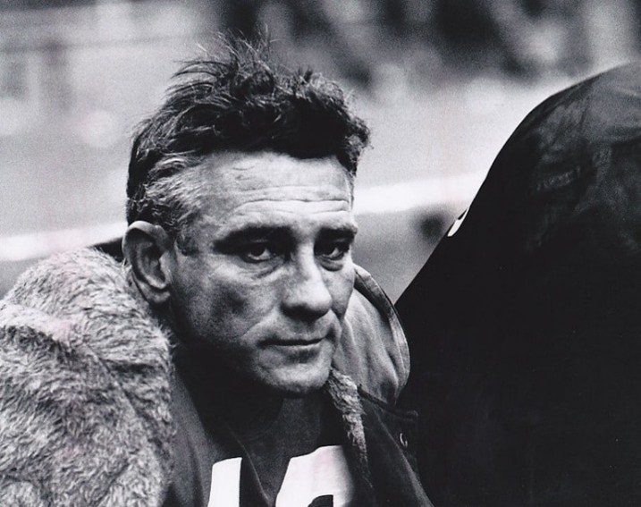 Picture of Charlie Conerly, quarterback for the New York Giants.