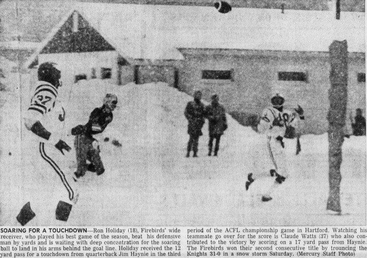 Ron Holliday catching pass in 1970 in ACFL championship game between Pottstown and Hartford