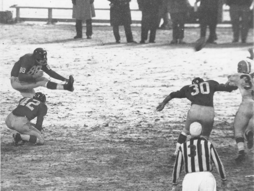 Pat Summerall kicking for the New York Giants in 1958.